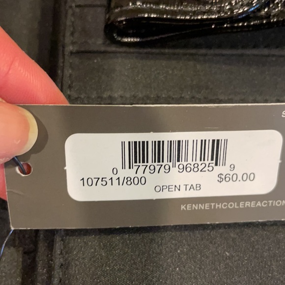 Nwt Kenneth Cole Reaction wallet - Picture 3 of 3